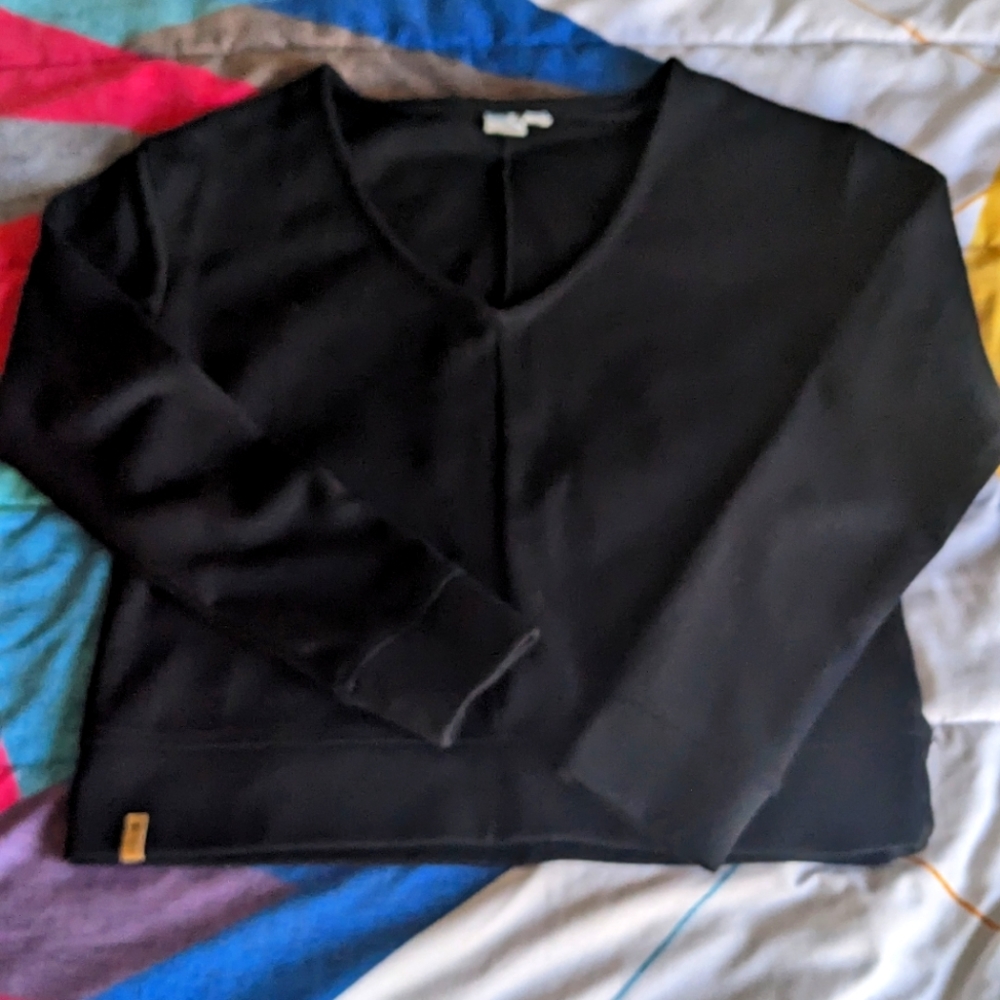 Black v-neck Tentree sweatshirt